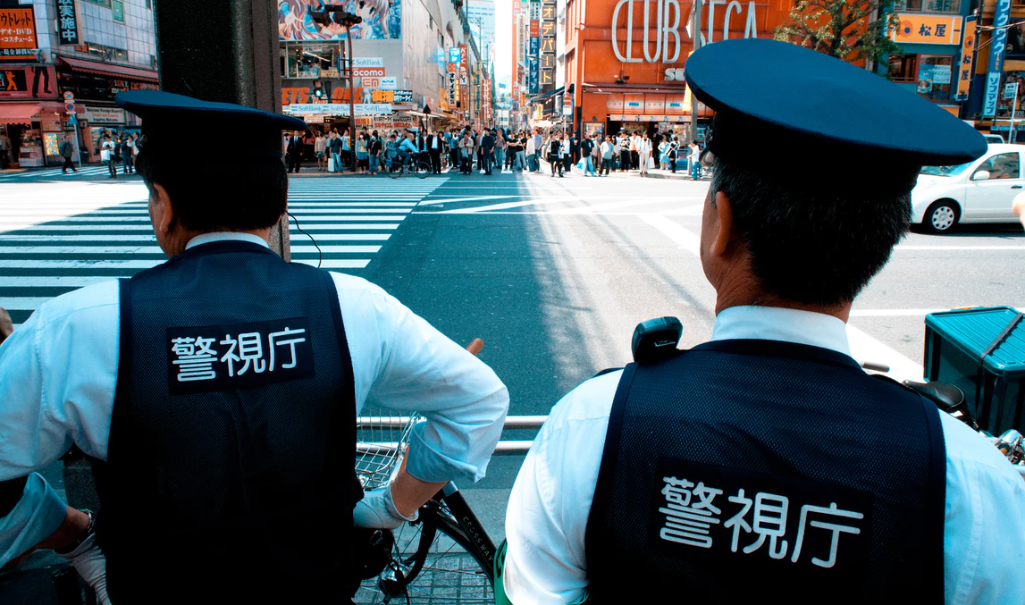 Полиция Токио. Японская полиция. Японский полицейский. Форма полиции Японии. Япония угрожает