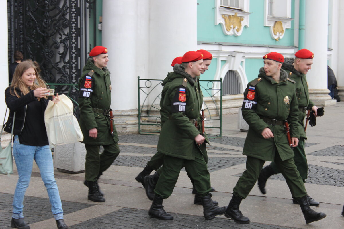 На фото: Военные полицаи в Питере...