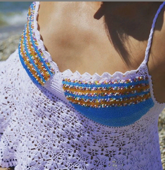 Мой самый первый вязаный с бисером топ. Здесь 2 вида бисера - чешский и китайский. Нитки - итальянский хлопок.