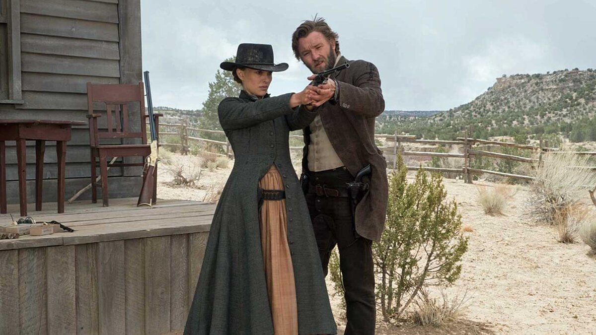 Джейн учится стрелять, из револьвера получается плохо. 