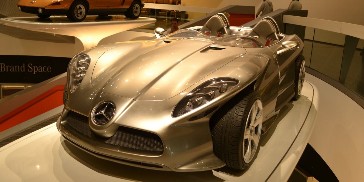 У меня, конечно, не такой, но тоже теперь Мерседес. 