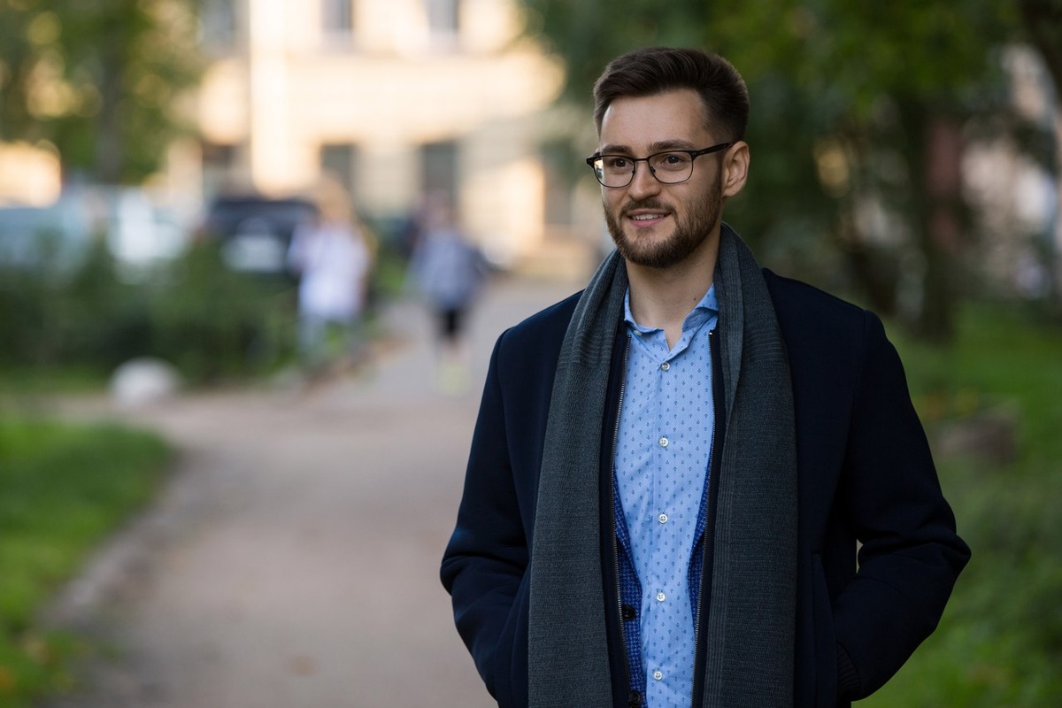 Тот самый парень, который и накопил 150 000 рублей! Может быть узнали его даже?