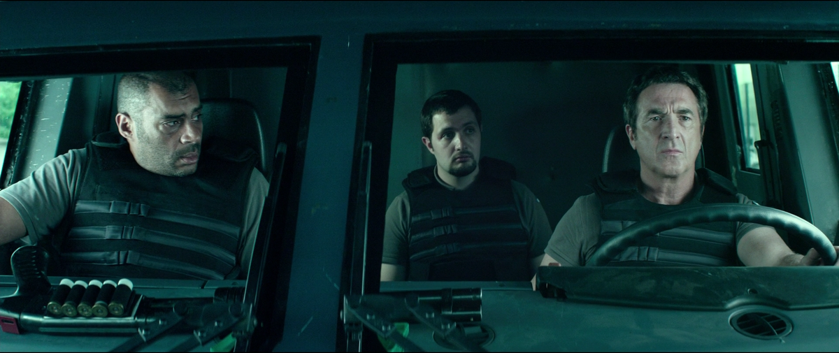 - Ну чего вы на меня так вылупились? Ни разу не видели, как 60-летний Франсуа Клюзе 40-летнего героя играет? 