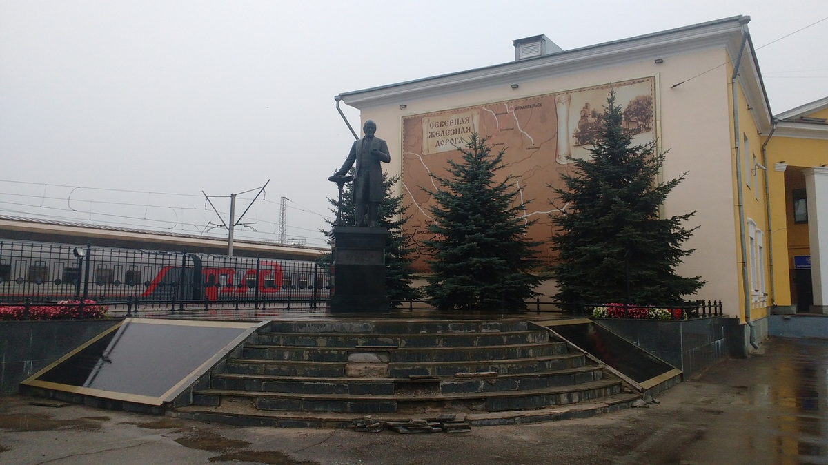 У вокзала