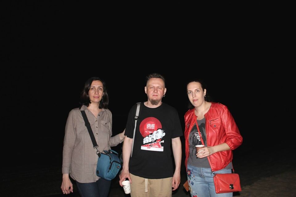 Метрах в 20 за нами - Средиземное море. По мне видно, что не спал почти сутки.