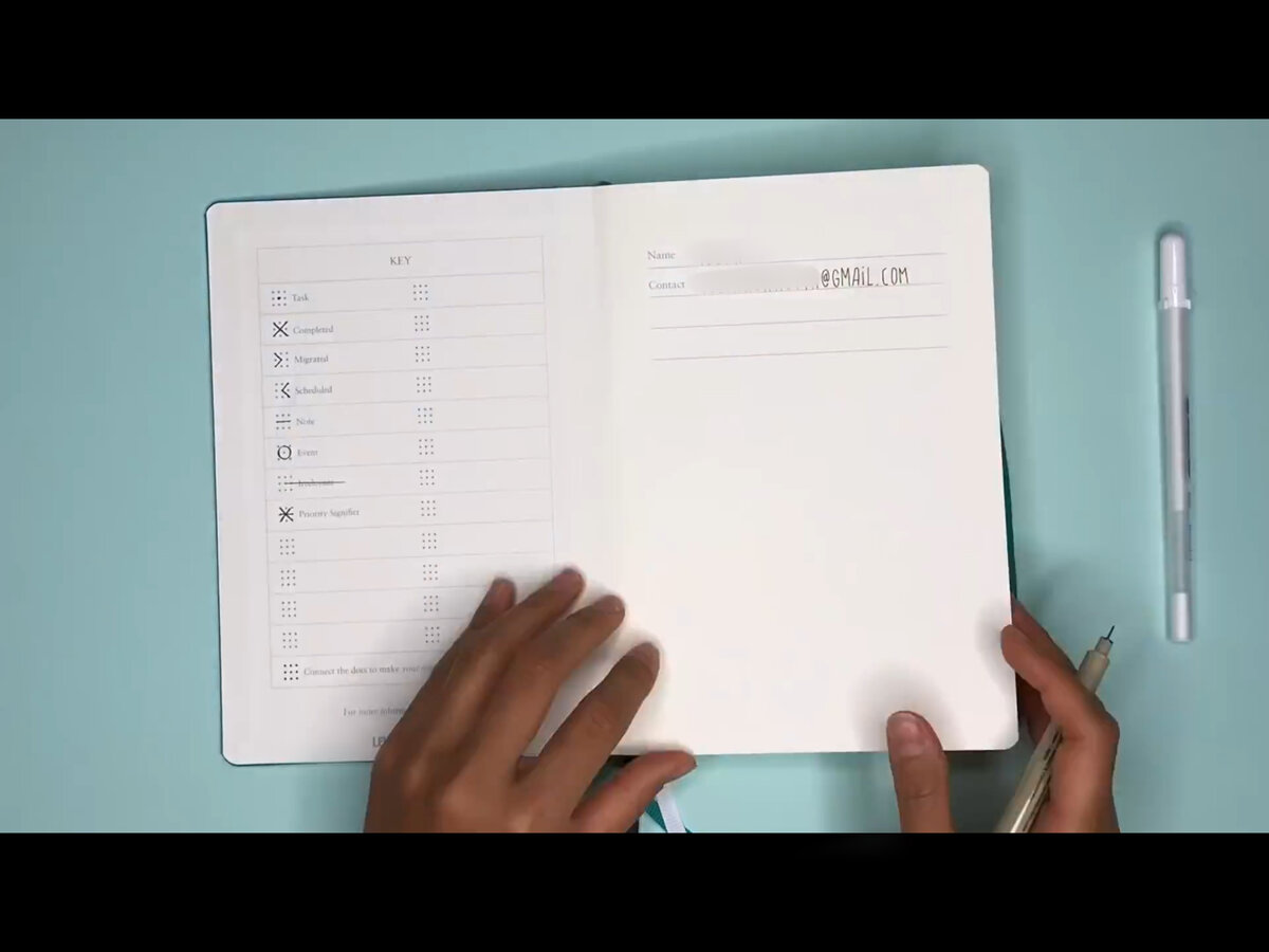 Тут указаны имя с фамилией и электронная почта