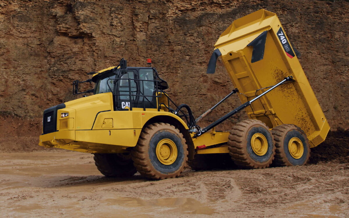 Работа на сочлененном самосвале. Сочлененные самосвалы volvo а60н кабина. Самосвал volvo a30e. Самосвал john deere 410. Сочлененные самосвалы volvo 40.