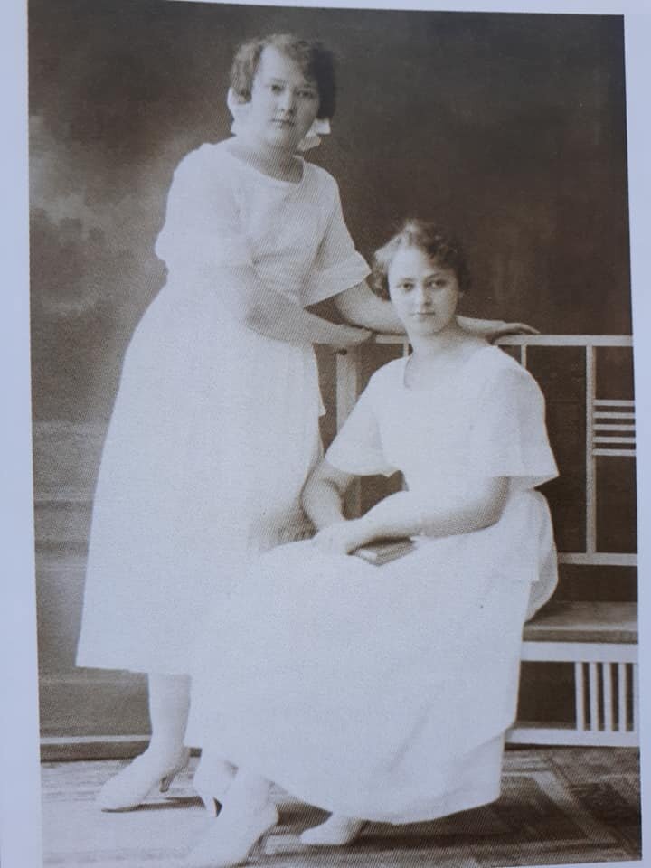 Первая половина 1910-х, девушки в летних платьях