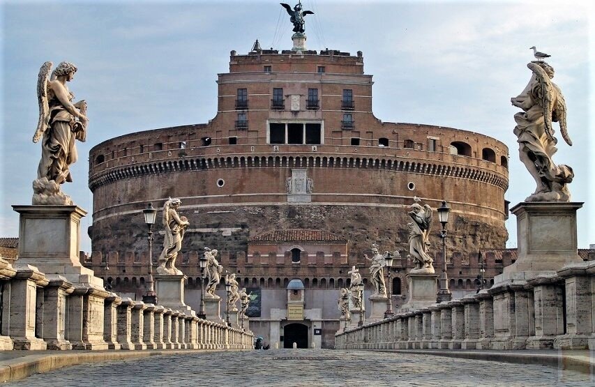 Замок Святого Ангела в дневное время