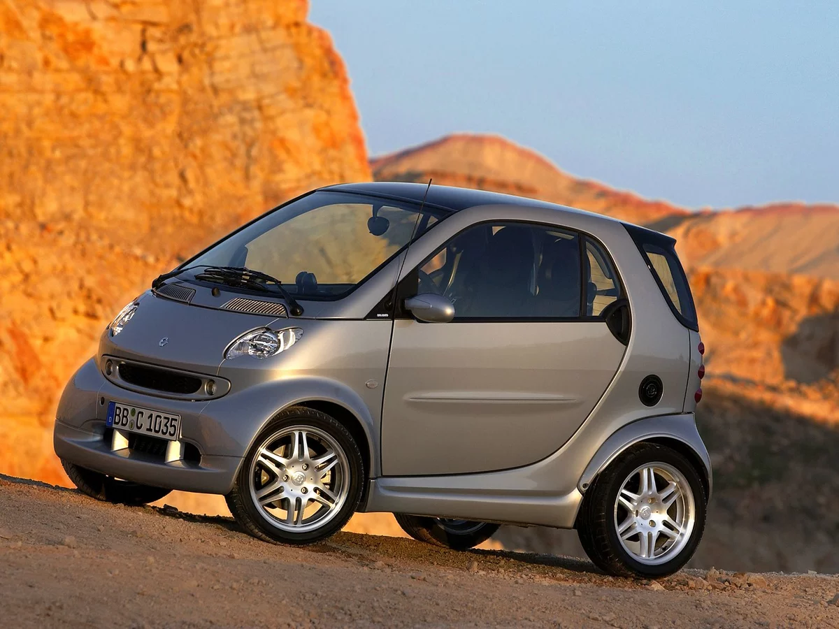 Не большая но самому. Смарт Брабус. Smart Fortwo Brabus 2005. Mercedes Smart Fortwo. Smart Brabus 2005.