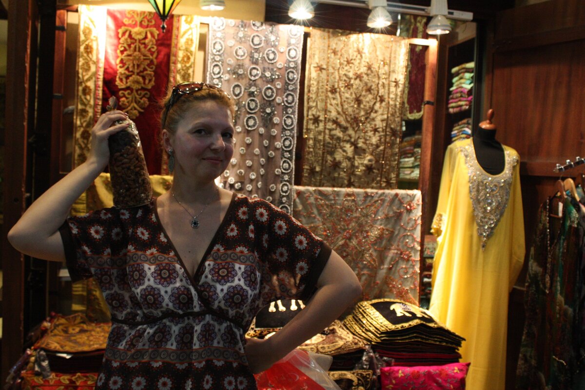 Будьте бдительнее при покупках и контактах в общественных местах! 