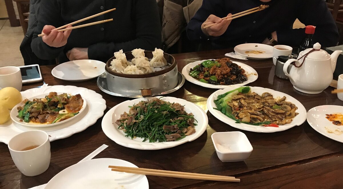 Заказать на всех всего и сразу, и есть конечно все подряд :) 