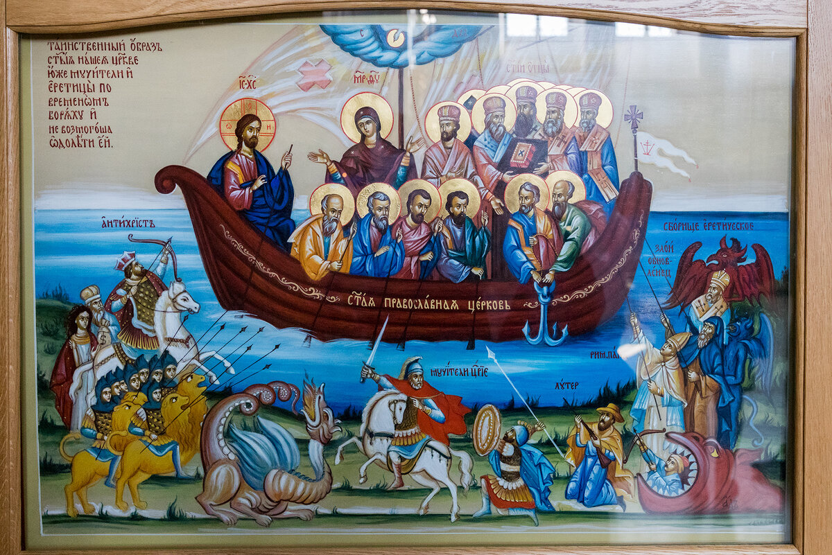 Иногда,снимая крещение и венчание в храмах, я вижу необычные иконы. Время от времени буду делиться с подписчиками увиденным