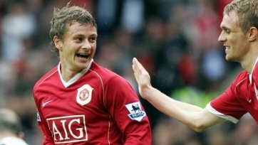 Фото: bbc.co.ukНе так давно мы детально разбирали, кто за всю историю Бундеслиги забивал больше всего, выходя на замену. Придя к логичному выводу, что эти люди могут носить полноценное звание героев, мы решили продолжить серию подобного рода материалов, и сегодня поговорим уже о наиболее результативных запасных в истории английской Премьер-лиги, где таких игроков нередко именуют как «supersub». Во главу рейтинга ставим голы – как не крути, но именно они привлекают зрителя на трибуны больше всего.
