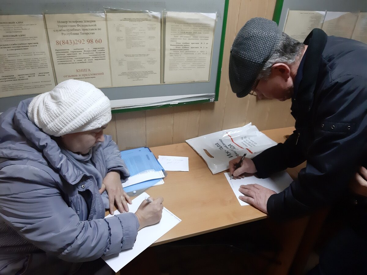 Вместо помощи людям - хамство и бумажная волокита. Вместо поддержки - издеватель