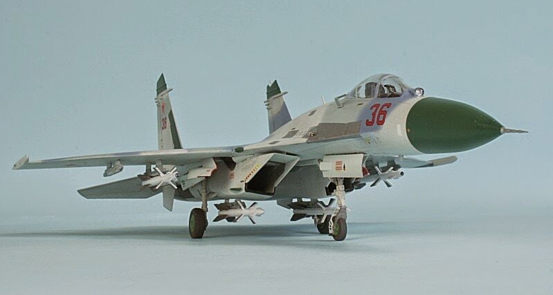 Сухой Су-27 Васи Цымбала под номером 36.