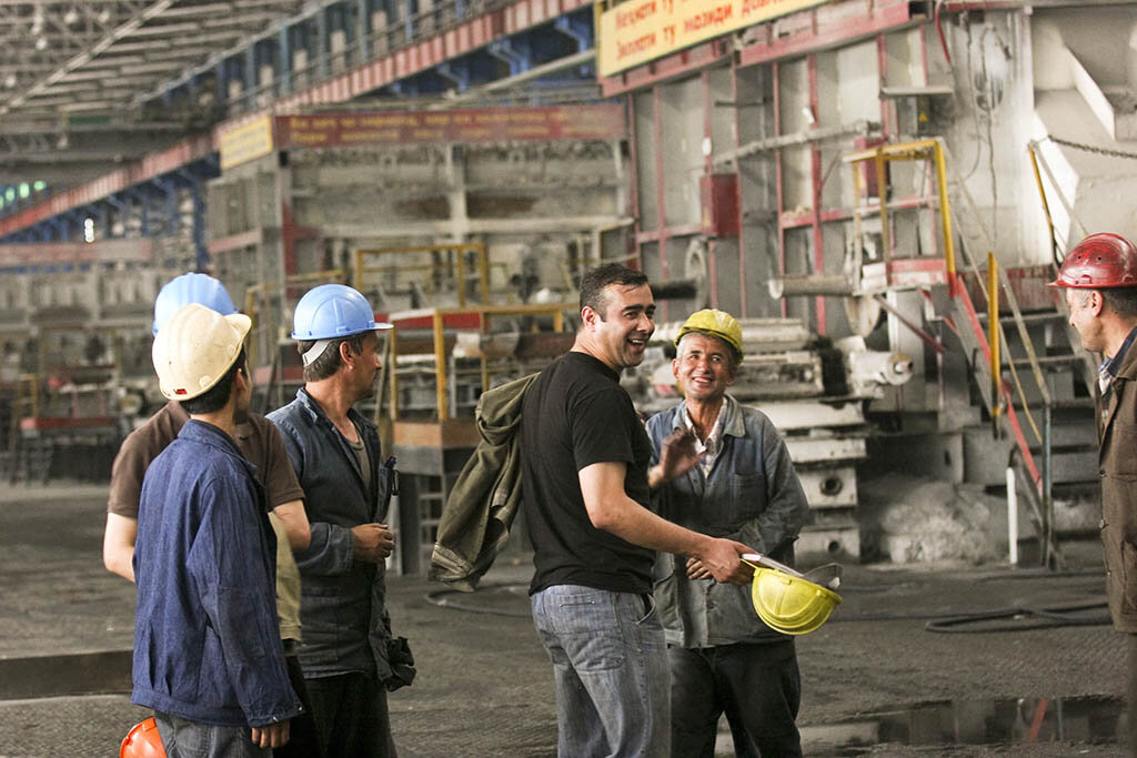 Рабочие алюминиевого завода (ТАЛКО) в Таджикистане. Фото с сайта Talco.com.tj