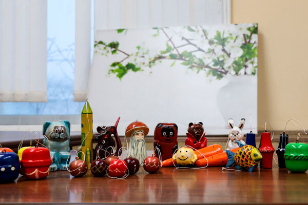  
В преддверии новогоднего праздника в республиканскую специальную школу-интернат для детей-сирот и детей, оставшихся без попечения родителей, были переданы изготовленные руками осужденных яркие и занимательные игрушки.
