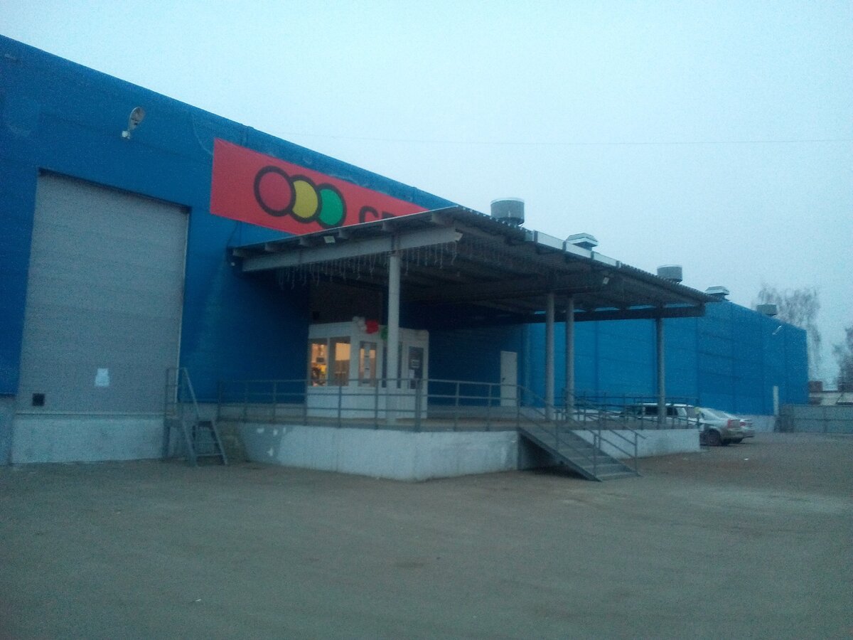 наш местный очередной магазин Светофор
