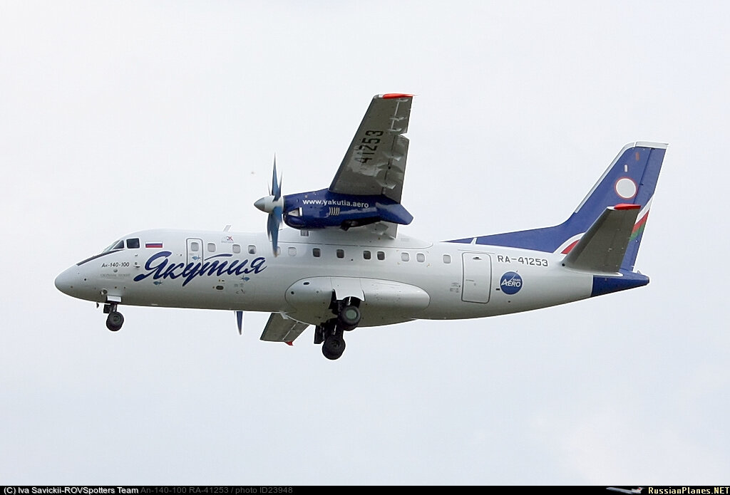 Ан 140. Турбовинтовой самолет АН-140. АН-140 ВВС РФ. АН 140 Якутия. АН-140-100.