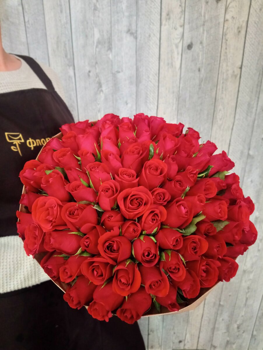 Кенийские розы в букете от Флорист.ру