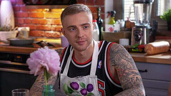 Егор Крид в образе робота Егора