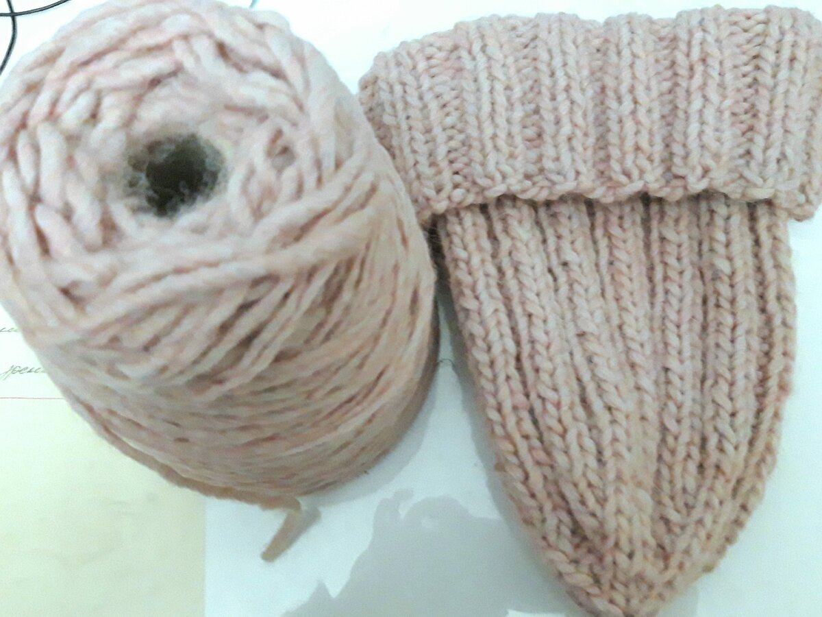 Моя новая шапочка. Пересниму красиво завтра.)