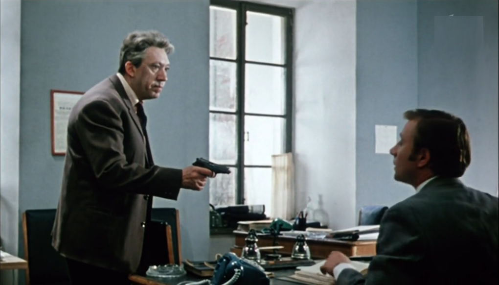 В руках Мячикова вовсе не ПМ, а Вальтер ППК. 