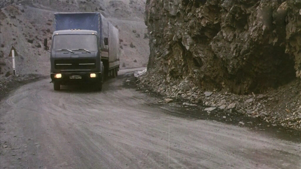 Кадр из фильма "Двойной обгон" 