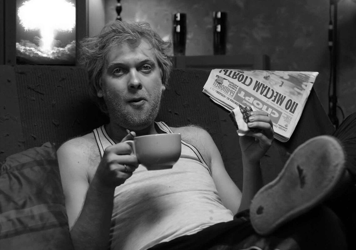 Диванные критики. Диванный критик это. Сергей юрьевич беляков наша раша мем. Диванный критик это. Диванный критик это.