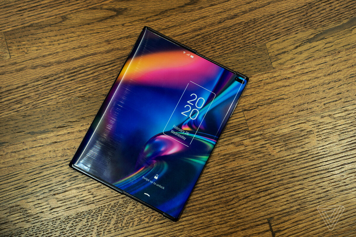 Раздвигающийся телефон. Фото: The Verge