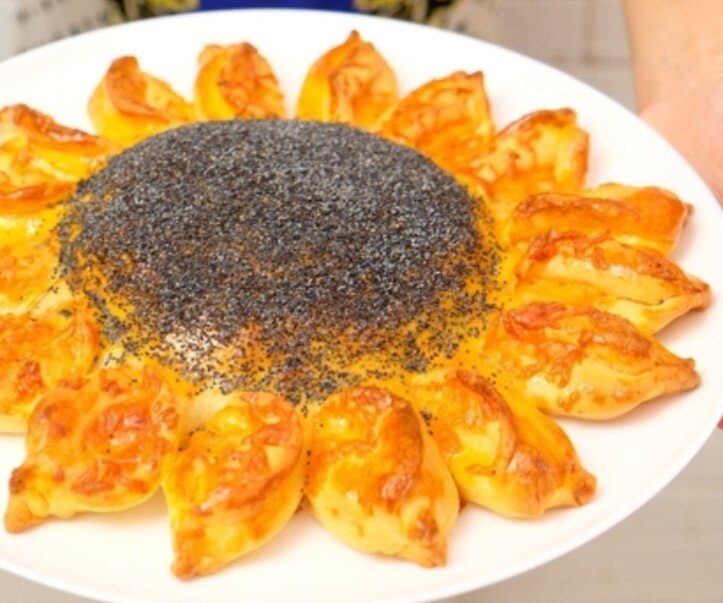 салат подсолнух из яиц фото. пирог подсолнух. подсолнух из теста дрожжевого. пирог подсолнух с мясом. пирог подсолнух.