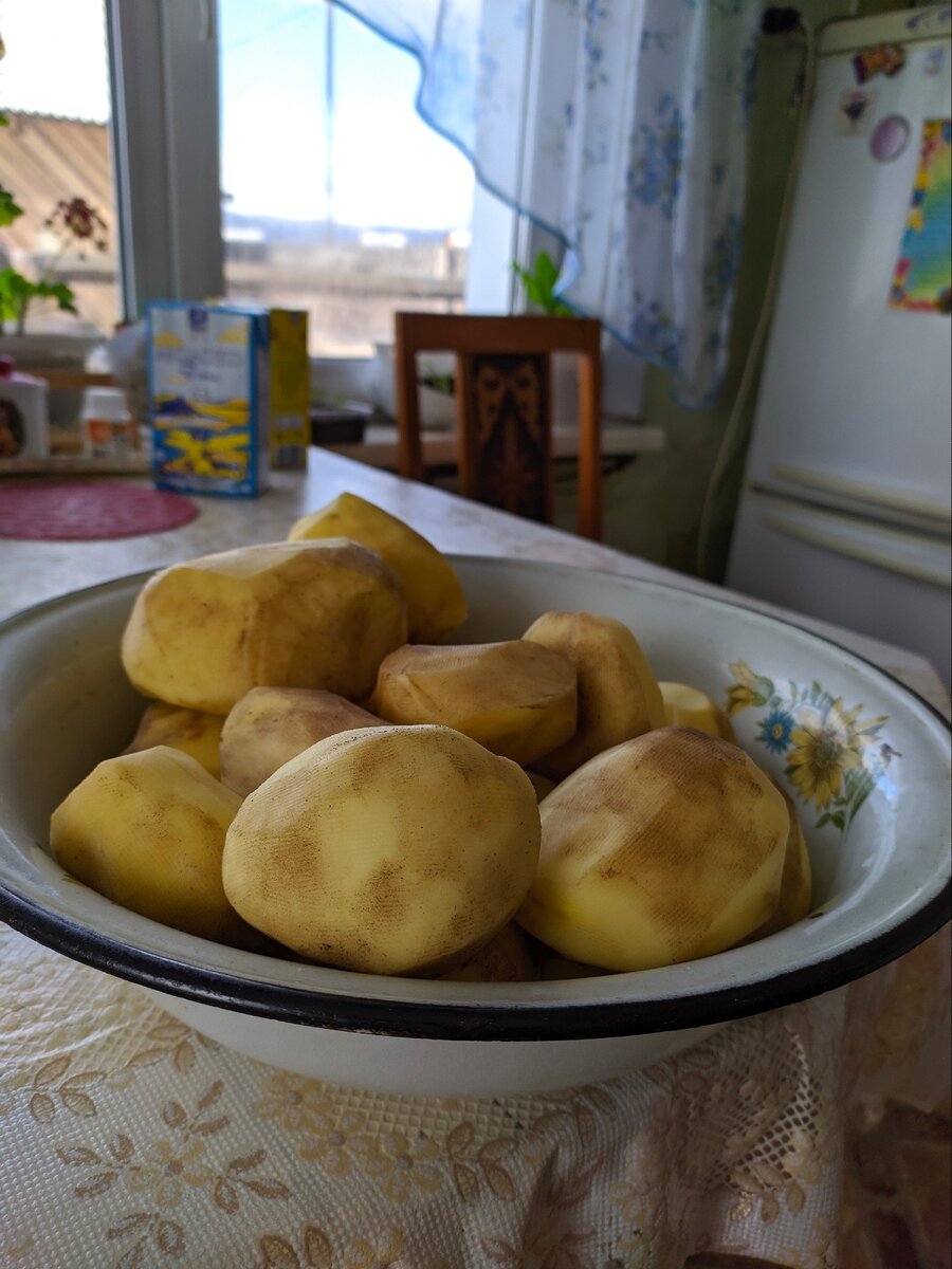 1. Чистим картошку