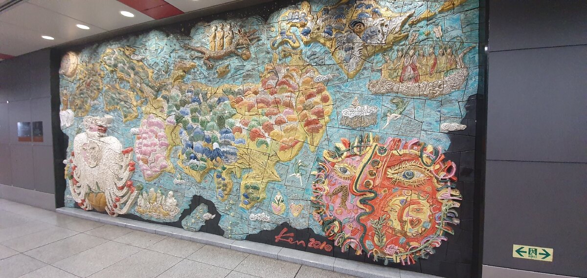 Просто красивая фреска из метро Токио 