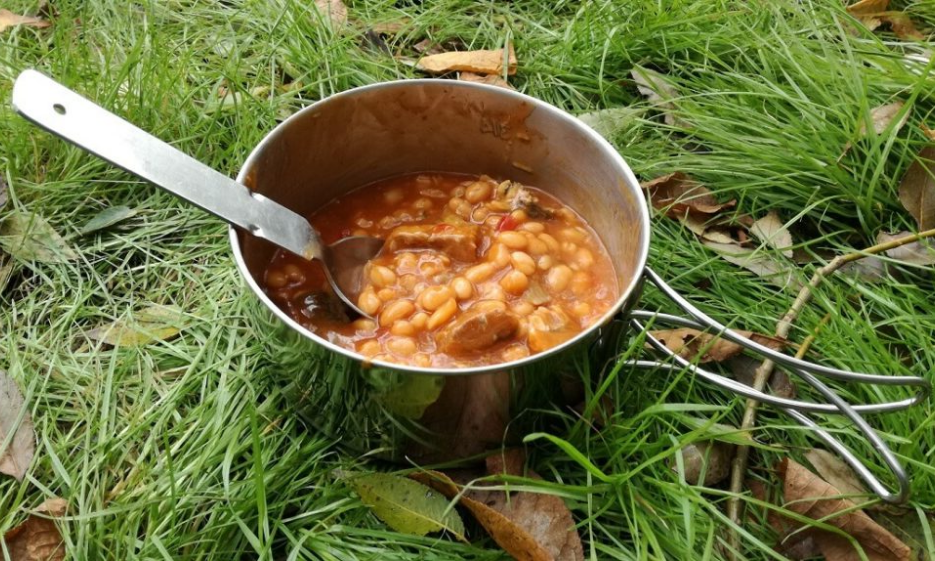 Горячее блюдо из бобов и рыбы