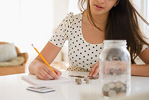 Не получается копить деньги? Они уходят «сквозь пальцы» и очень похожи на мёд, как в песенке Винни-Пуха «…если он есть, то его сразу нет». Знайте, вы не сэкономите ни копейки, пока не поймете точно, куда идут ваши доходы.