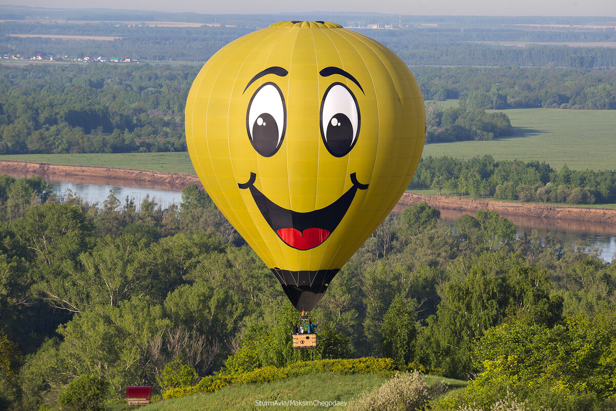 Улыбка шаров. Воздушный шар с улыбкой. Воздушный шарик с улыбкой. Шарик улыбается. Воздушный шар улыбается.