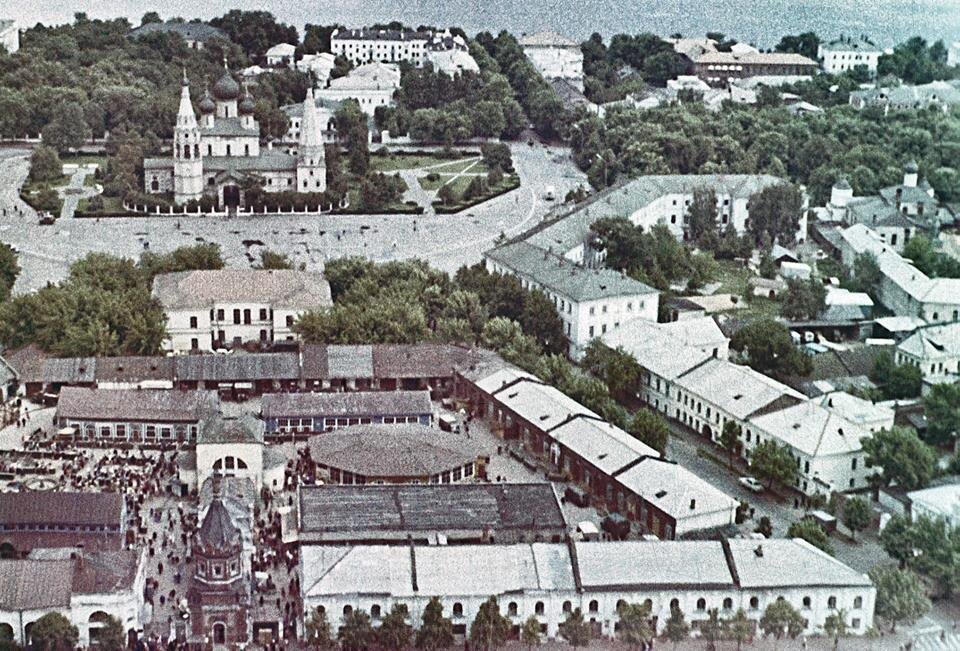 Советская площадь и не сохранившийся ансамбль Мытного рынка. Фото до 1980 года. 