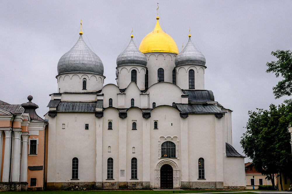 Новгород и новгородская земля. Софийский собор в Новгороде. Собор Святой Софии Великий Новгород. Освящён Софийский собор в Великом Новгороде 1051. Архитектура древней Руси Софийский собор.