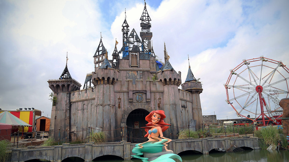 Dismaland в Уэстон-сьюпер-Мэр