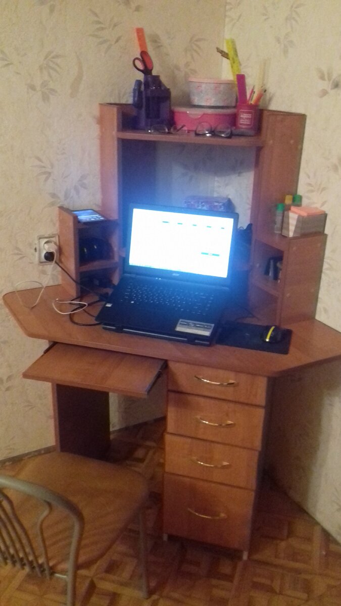 Вот такой вот стол у меня получился.