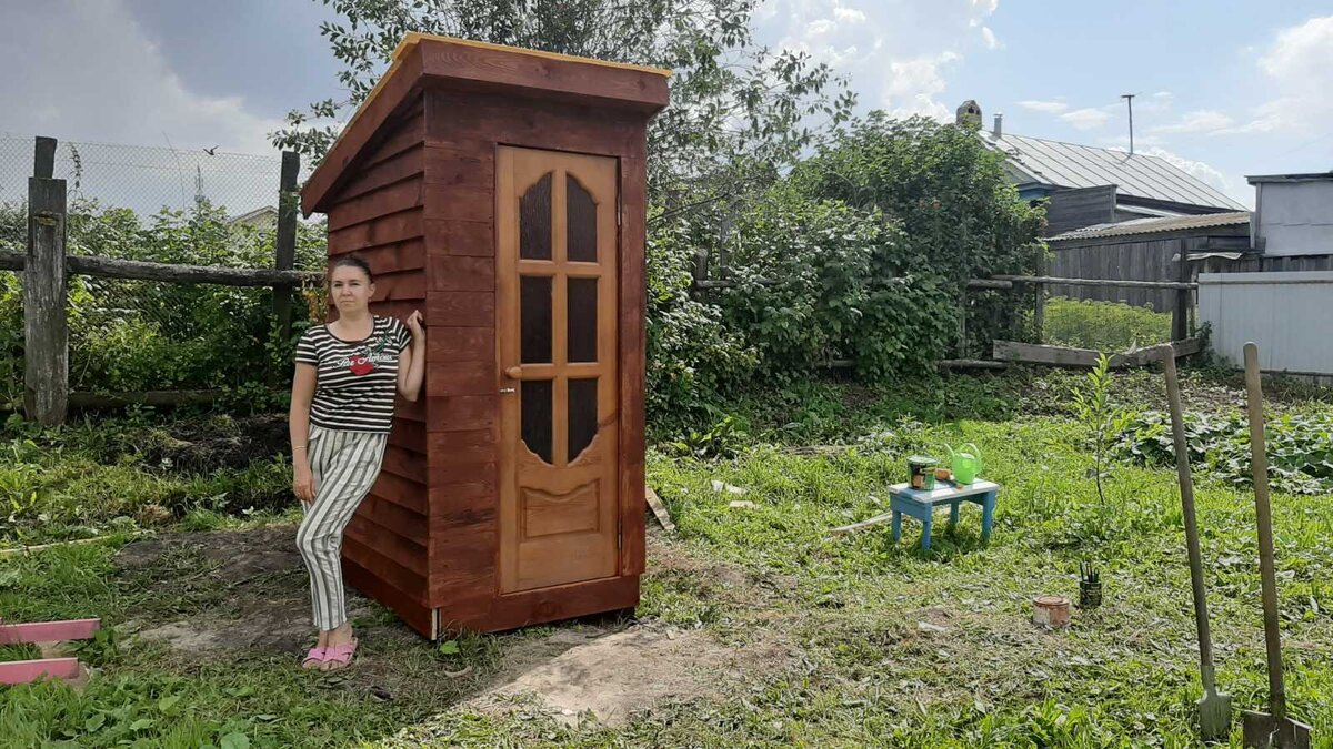 Уличный деревянный туалет для дачи - купить недорого в Москве и Московской области