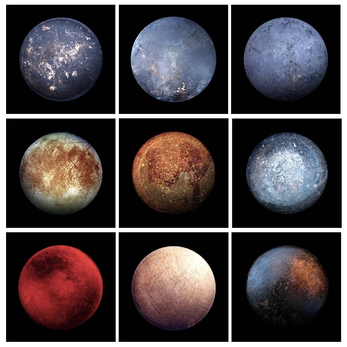 Здесь 8 сковородок и один спутник