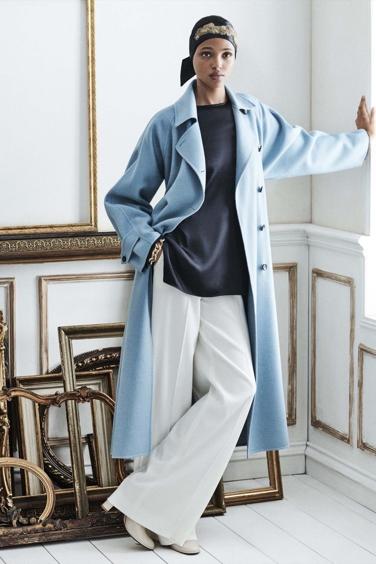 Нежные комплекты в голубом total look освежат ваши образы. Photo from pinterest.ru