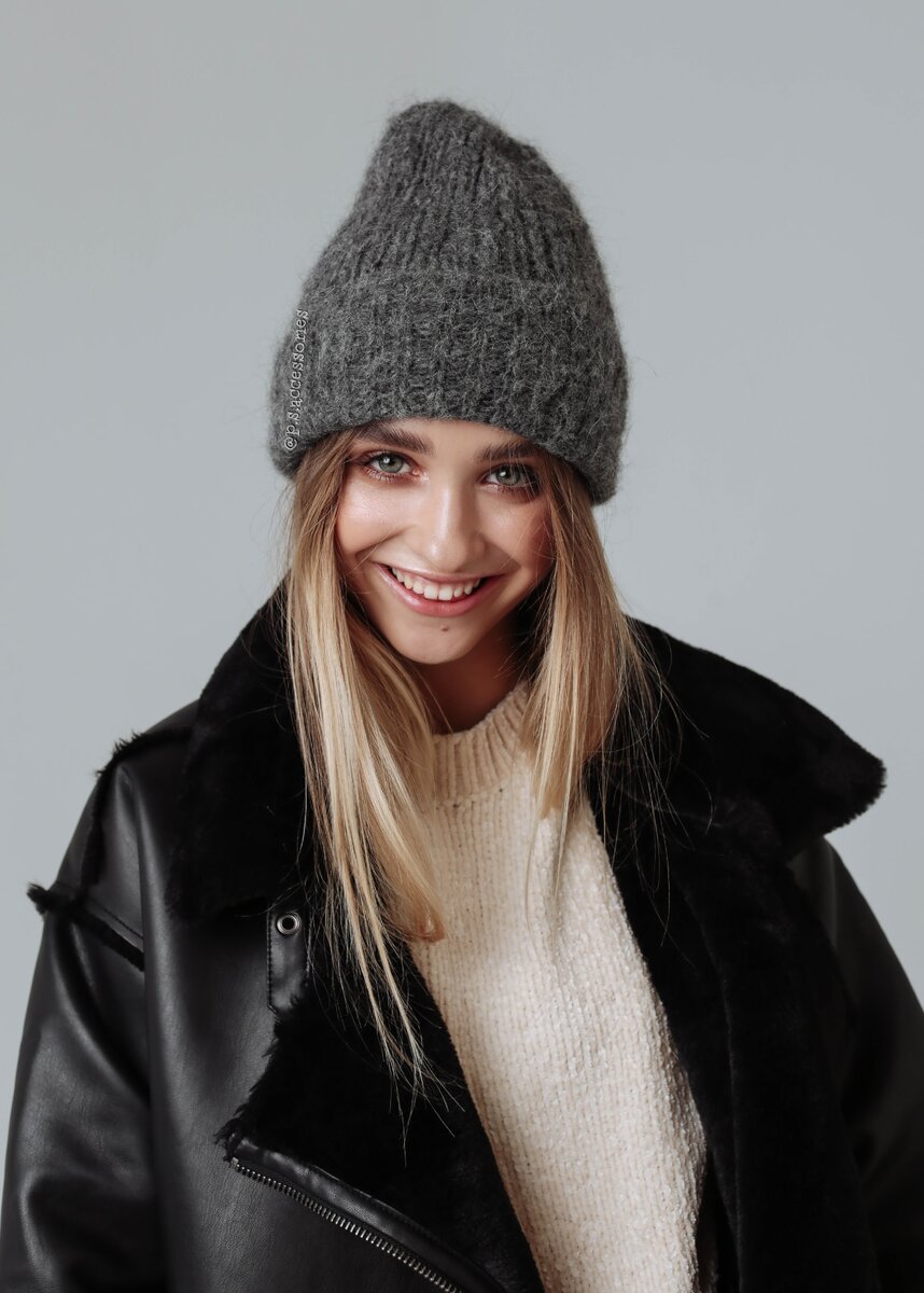 шапка бини белая. шапки бини женские 2020. шапка фенди женская. модные женские шапки. зимняя шапка гуччи.