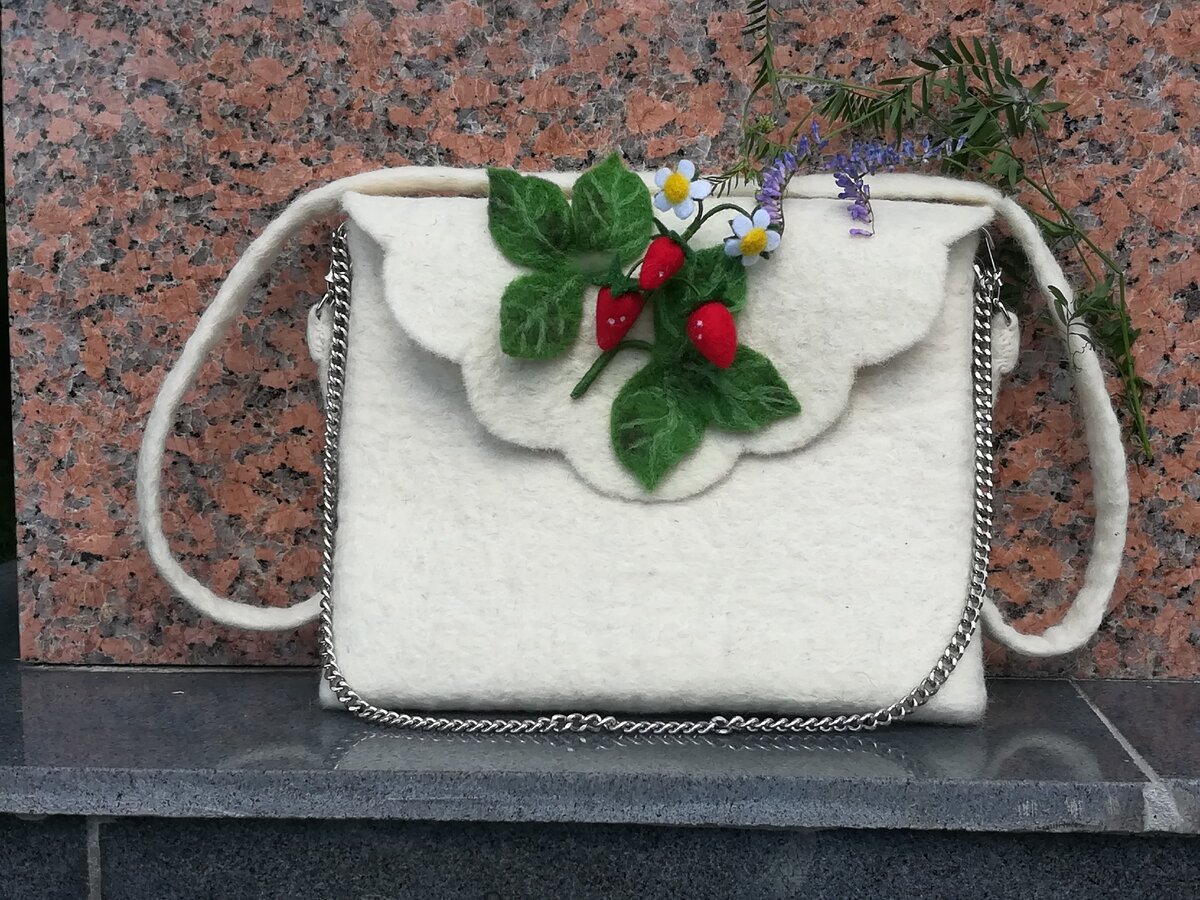 Моя сумочка из белой Карачаевской шерсти
