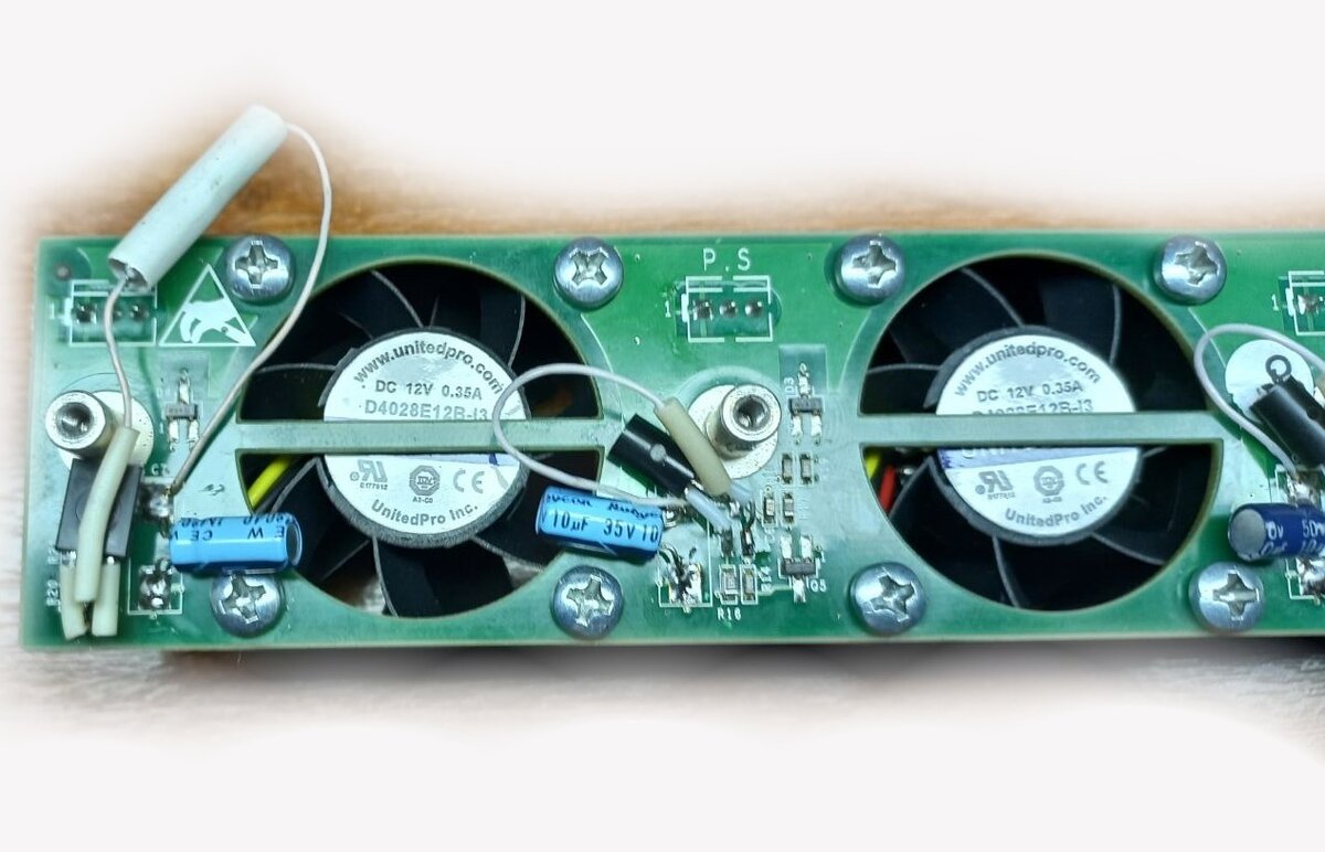 Плата управления вентиляторами сервера