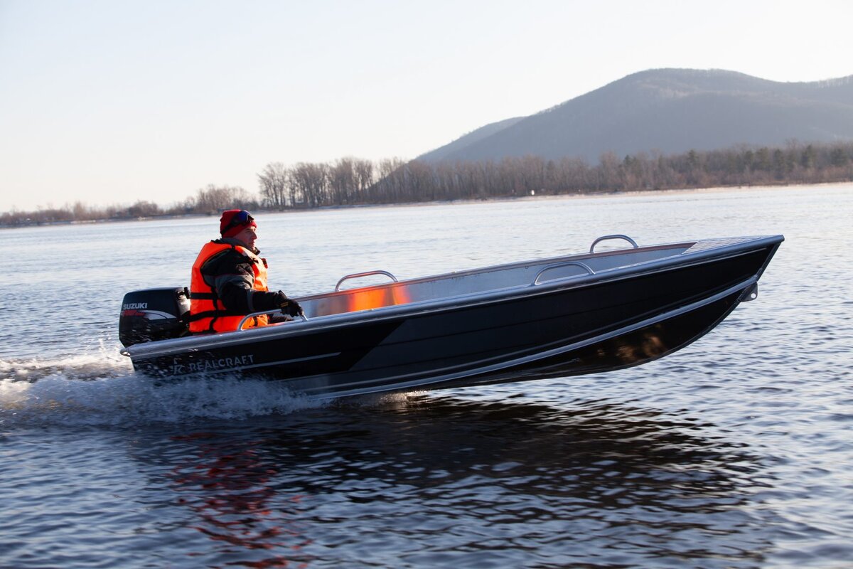 Realcraft 370. Изображение с сайта изготовителя salut-boats.ru