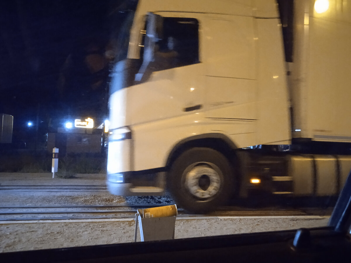 В очереди перед границей Казахстан - Россия. Фото автора