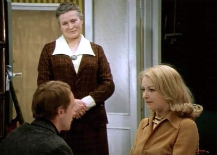 В киноленте "Ирония судьбы или с лёгким паром" Любовь Соколова была киномамой Барбары Брыльска